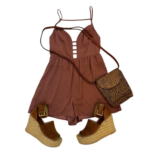 Urban Outfitters Silence + Noise - Picture 1 of 7